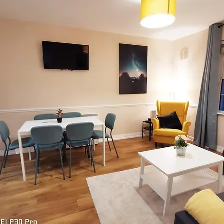 Apartment New Spacious & 3bedroom Tv& Wifi Dublin