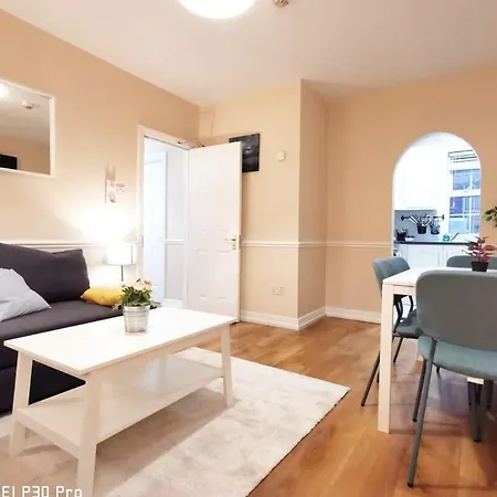 New Spacious & 3bedroom Tv& Wifi Dublin