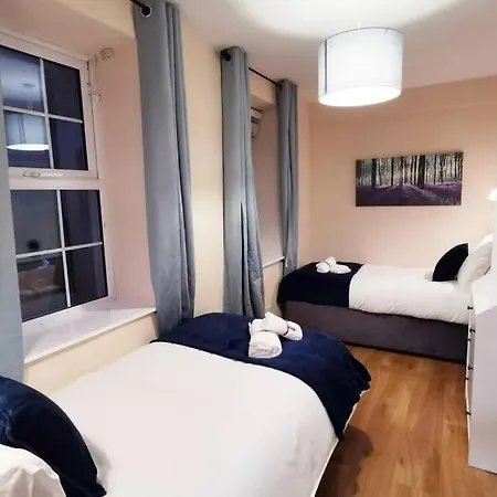 New Spacious & 3bedroom Tv& Wifi *