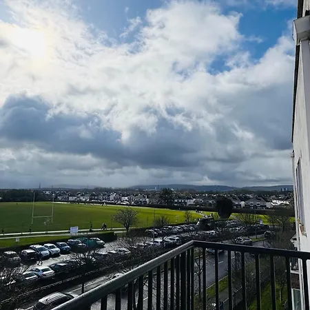 Finnstown Hall- Private In Shared With The Host Dublín