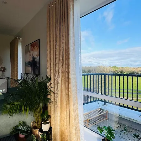 Finnstown Hall- Private In Shared With The Host Dublín