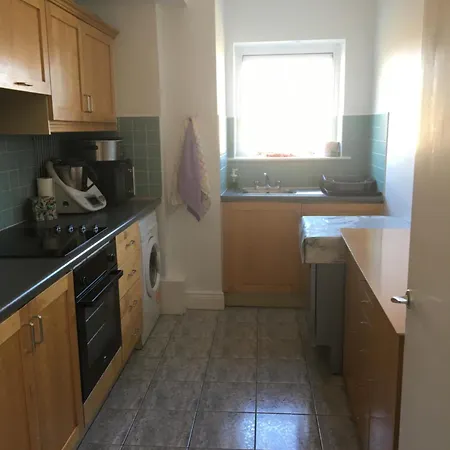 Spacious 3 Bedroom With Parking Apartment *