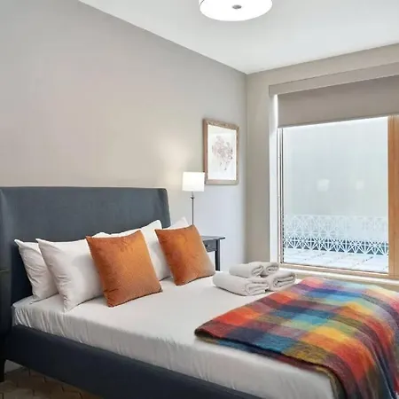 Holiday home Large Stylish Bright & Luxurious 2 Bed Dublin