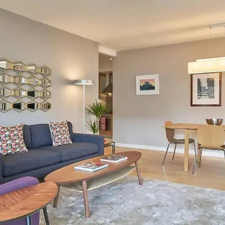 Large Stylish Bright & Luxurious 2 Bed