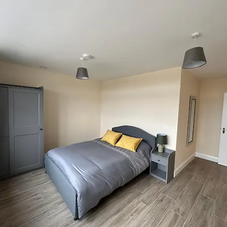 Two Bedroom Ground Floor Apartment, Professionally Managed Apartment *