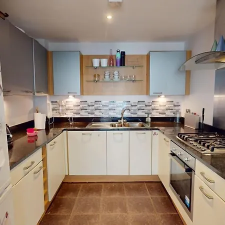 Centrally Located, Comfy 2-bed 2-bath Dublino