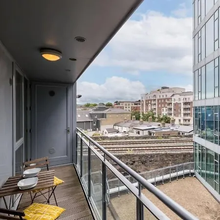Appartamento Centrally Located, Comfy 2-bed 2-bath