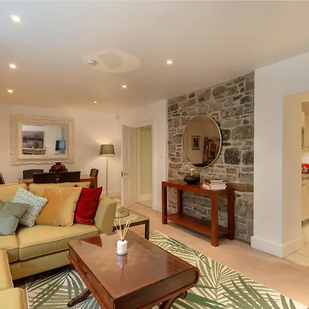 Spectacular 2 Bedroom With Sunny Garden & Terrace * Dublin