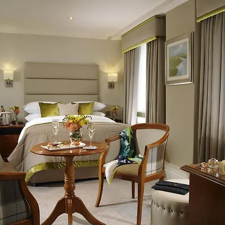 Buswells 3*