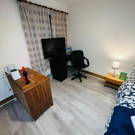 Homestay Bedroom + Bathroom D8 Dublin