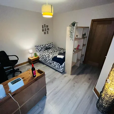 Homestay Bedroom + Bathroom D8