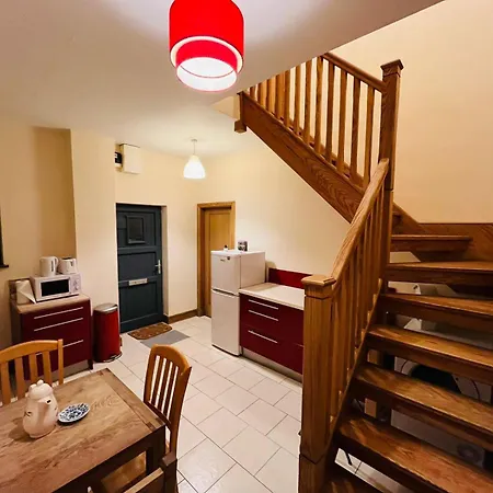 Bedroom + Bathroom D8 Homestay Dublin