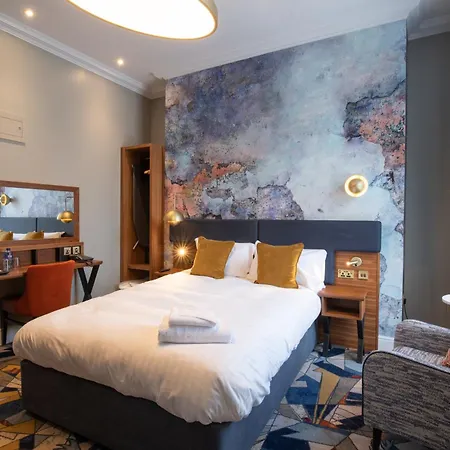 Keavan's Port Hotel, Hotel 4*