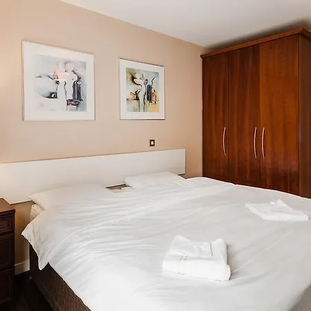 Hanover Wharf Apartment