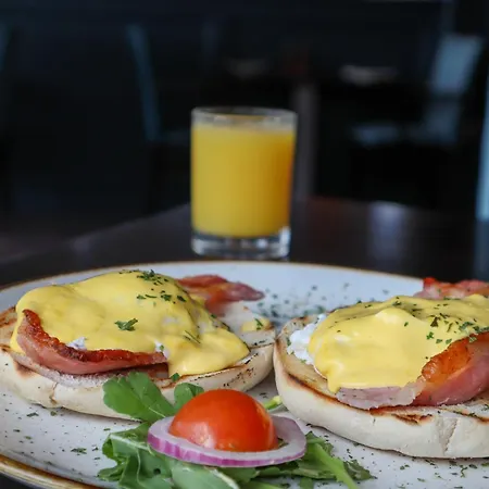Metro Dublin Airport 4*