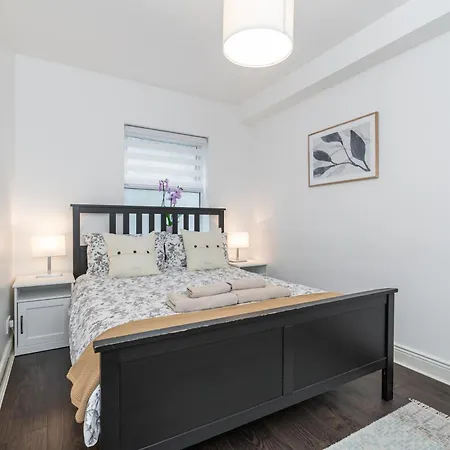 Lovely 2-bed In The Heart Of Apartment
