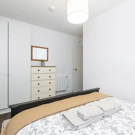 Appartamento Lovely 2-bed In The Heart Of *