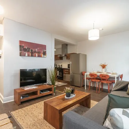 Lovely 2-bed In The Heart Of Apartment
