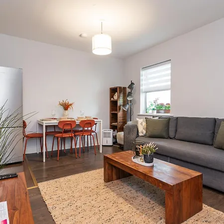 Lovely 2-bed In The Heart Of Apartment *