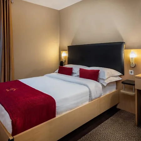 Academy Plaza Hotel