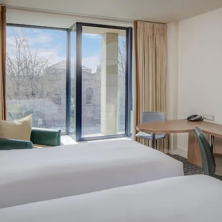 Hilton Kilmainham מלון 4*