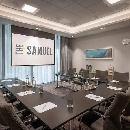 The Samuel Hotel, Centre