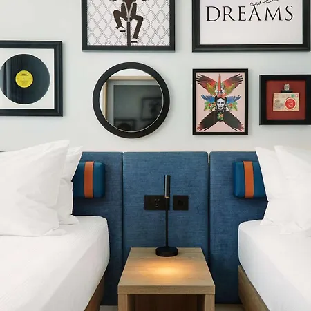 Hampton By Hilton Centre Отель