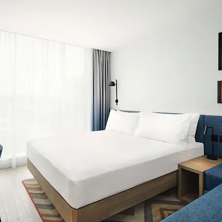 Hampton By Hilton Centre Отель