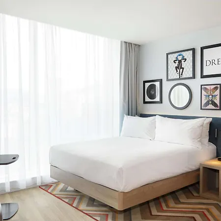 Отель Hampton By Hilton Centre 3*