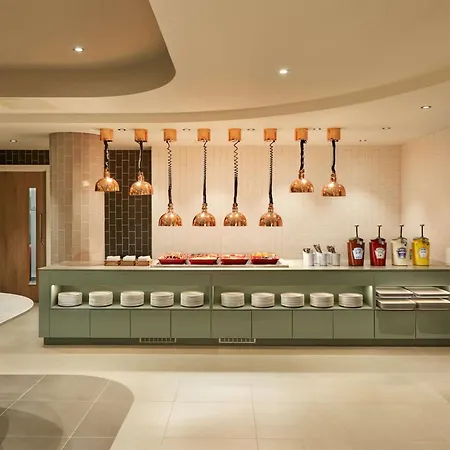 Отель Hampton By Hilton Centre