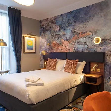 Keavan's Port , Hotel 4*