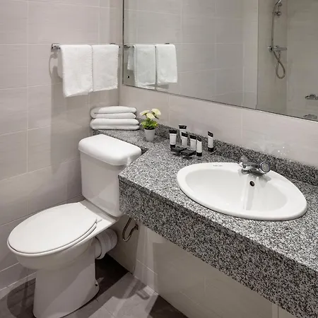 Green Isle Hotel, Dublin מלון 4*