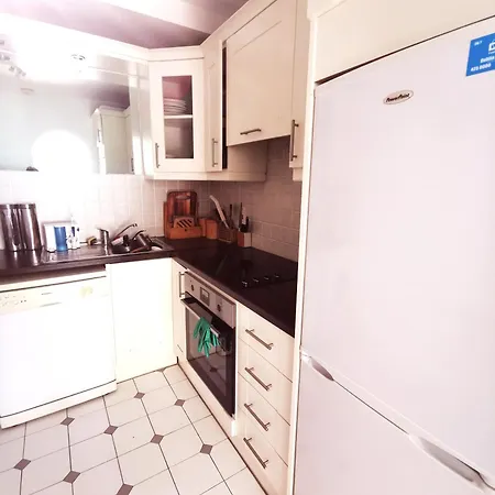 Homestay Single In Charming With The Terrace And The Cat In Sandymount *