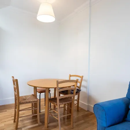 Flat W/ Balcony & Canal View - 4min To Station Apartment