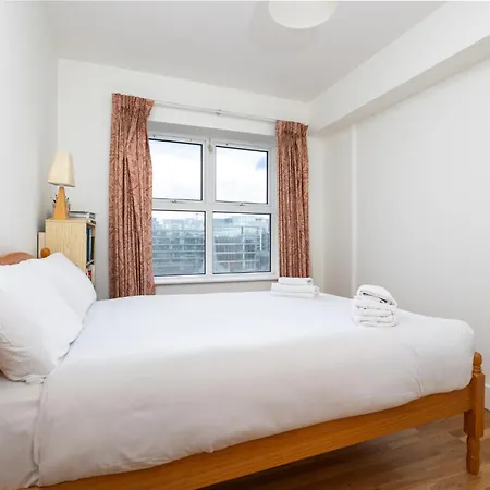 Flat W/ Balcony & Canal View - 4min To Station * Dublin