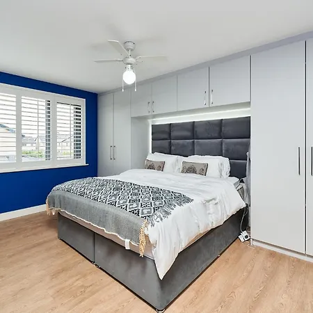 Holiday home Modern Clonsilla Townhouse Sleeps 6