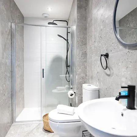 Stunning 2 Bed, 2 Bath House Near National Stadium, Holiday home Dublin