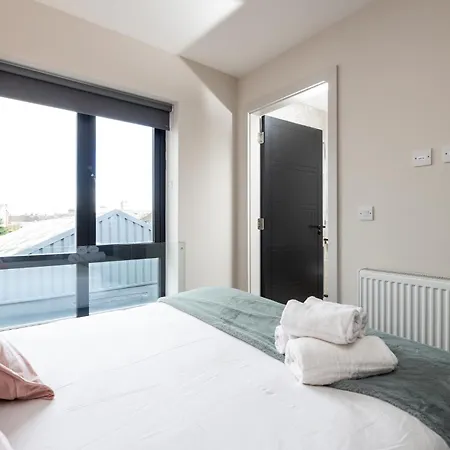 Holiday home Stunning 2 Bed, 2 Bath House Near National Stadium,