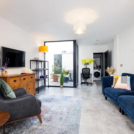 Casa vacanze Stunning 2 Bed, 2 Bath House Near National Stadium,