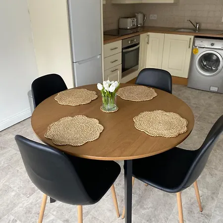 Modern Comfortable Four Bedroom House In Great Location Apartment Dublin