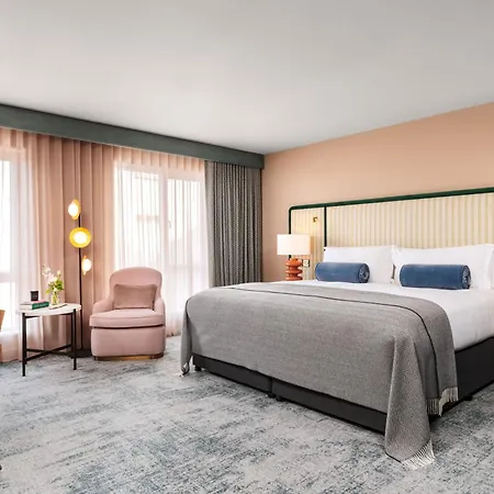 Hotel The 4*