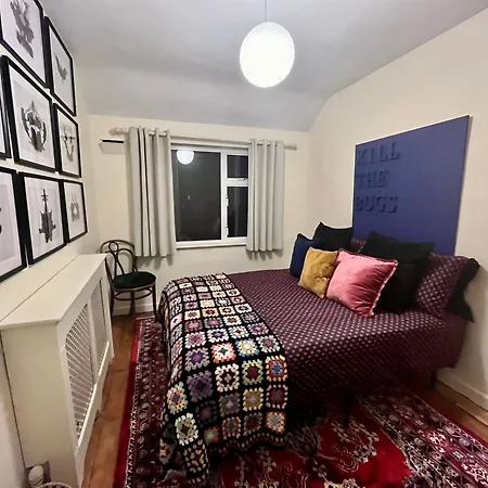 Townhouse Near City Centre Сasa de vacaciones *