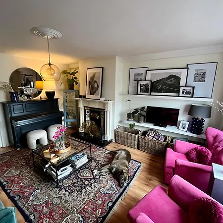 Townhouse Near City Centre Holiday home