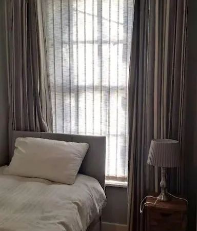 Beautiful, Large 4 Bedroom City Centre Townhouse * Dublin