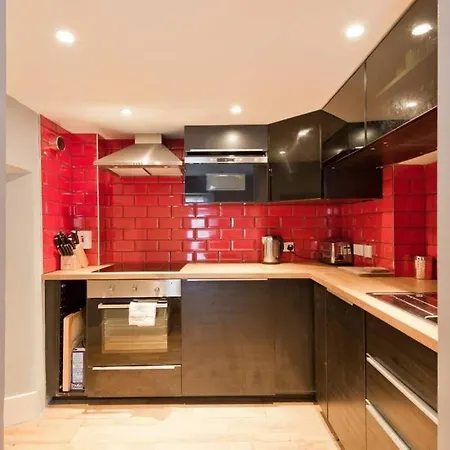 Beautiful, Large 4 Bedroom City Centre Townhouse * Dublin