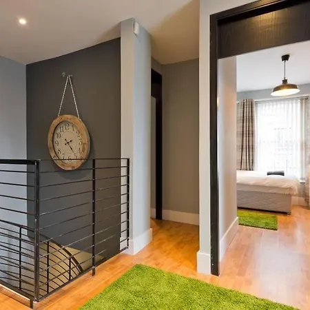 Apartment Beautiful, Large 4 Bedroom City Centre Townhouse *