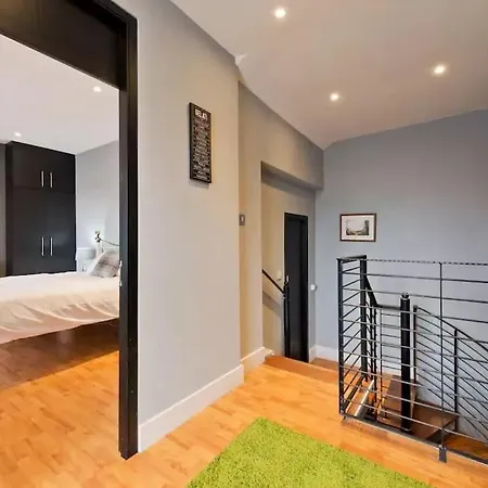 Beautiful, Large 4 Bedroom City Centre Townhouse * Dublin