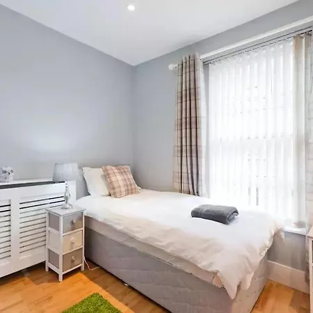 Apartment Beautiful, Large 4 Bedroom City Centre Townhouse