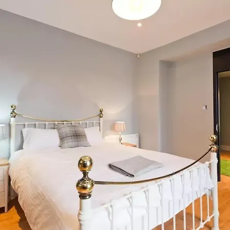 Beautiful, Large 4 Bedroom City Centre Townhouse Apartment Dublin
