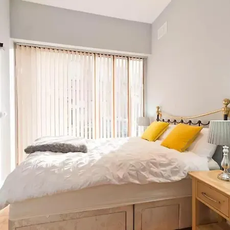 Beautiful, Large 4 Bedroom City Centre Townhouse * Dublin